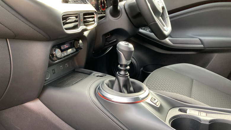 Nissan Juke 1.0 DiG-T N-Connecta 5dr Petrol Hatchback